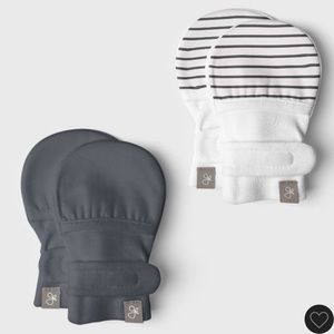 Goumi newborn stay-on mittens. Set of 3.